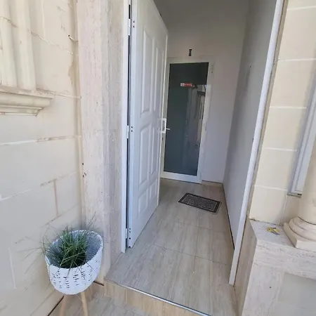 شقة Private With En-suite Close To Valletta *