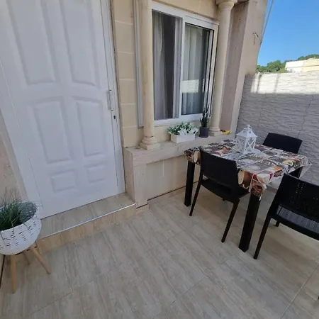 Апартаменты Private With En-suite Close To Valletta